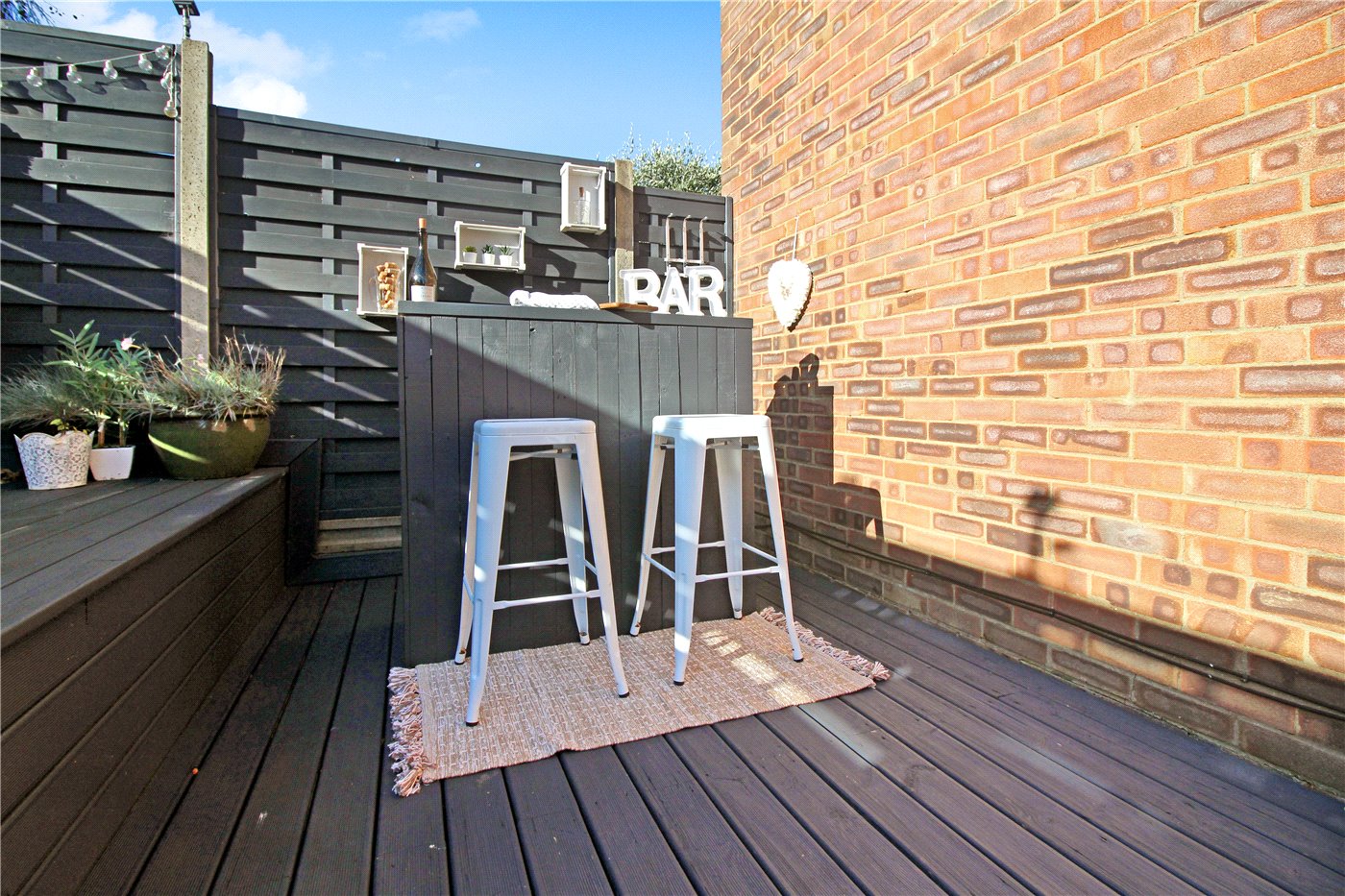 Outside Bar